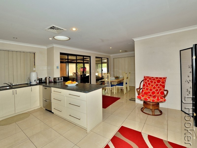 17 Cane Road, Greenfields WA 6210