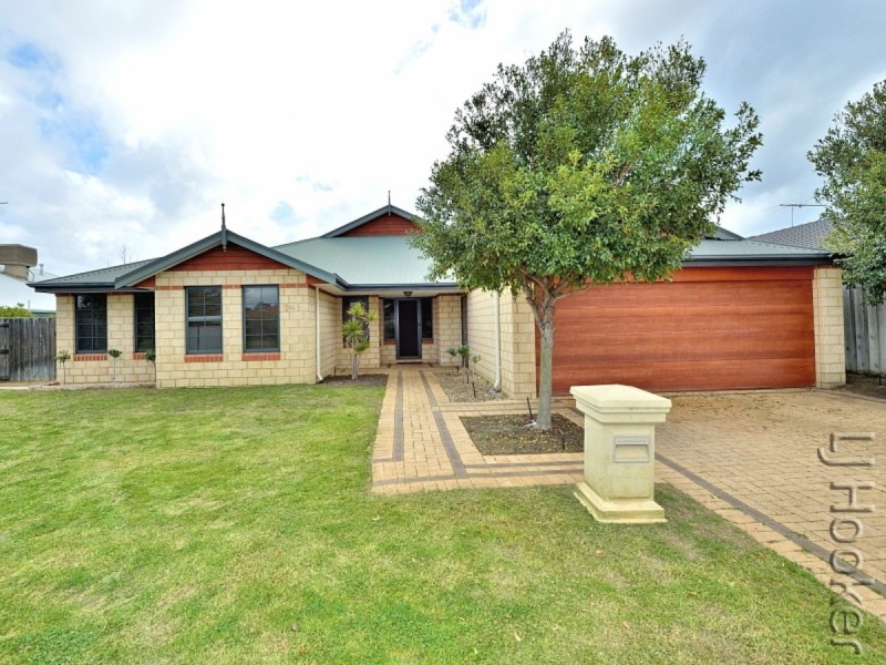184 Peelwood Parade, Halls Head WA 6210
