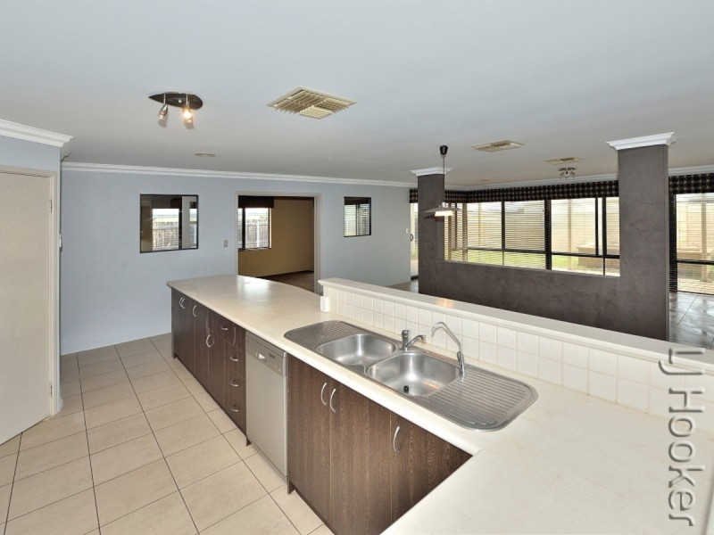 184 Peelwood Parade, Halls Head WA 6210
