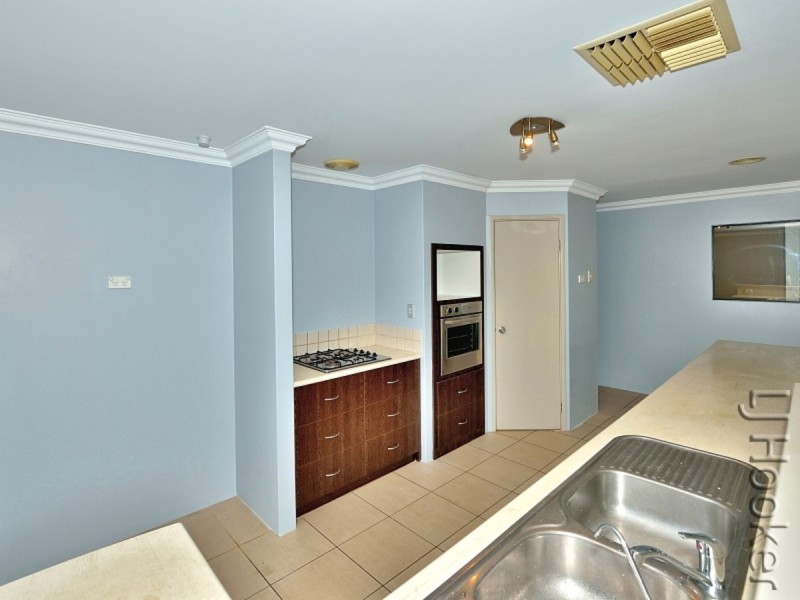184 Peelwood Parade, Halls Head WA 6210