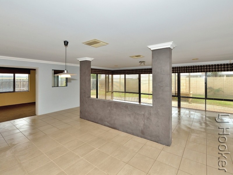 184 Peelwood Parade, Halls Head WA 6210