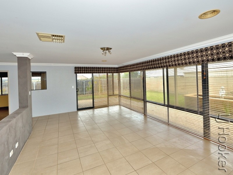 184 Peelwood Parade, Halls Head WA 6210