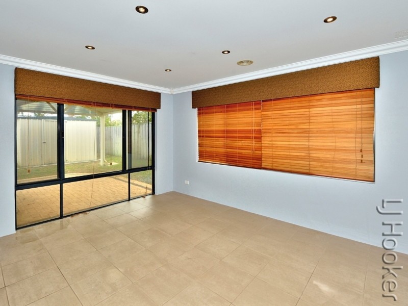 184 Peelwood Parade, Halls Head WA 6210