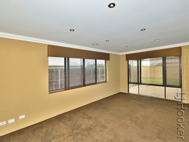 184 Peelwood Parade, Halls Head WA 6210