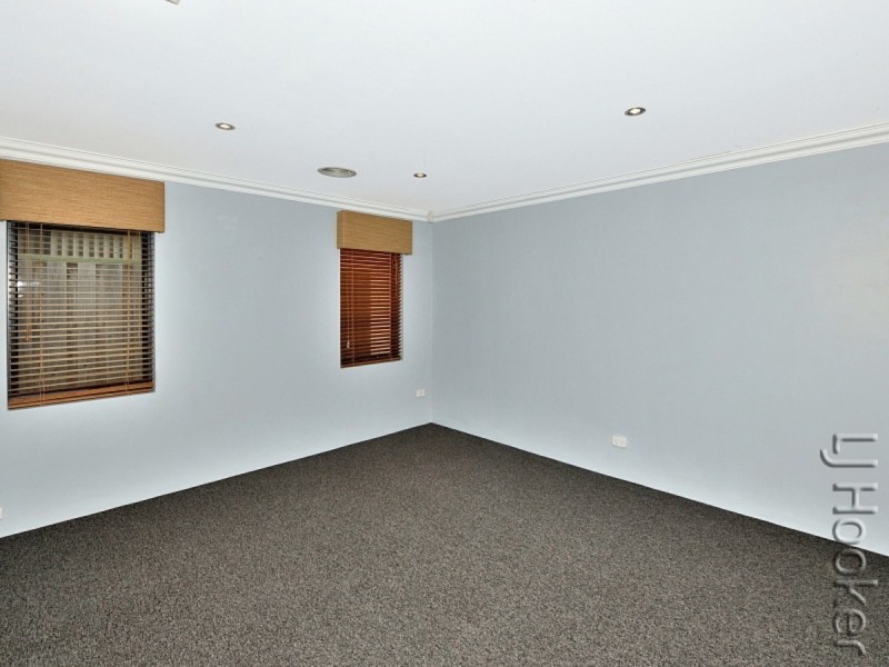 184 Peelwood Parade, Halls Head WA 6210