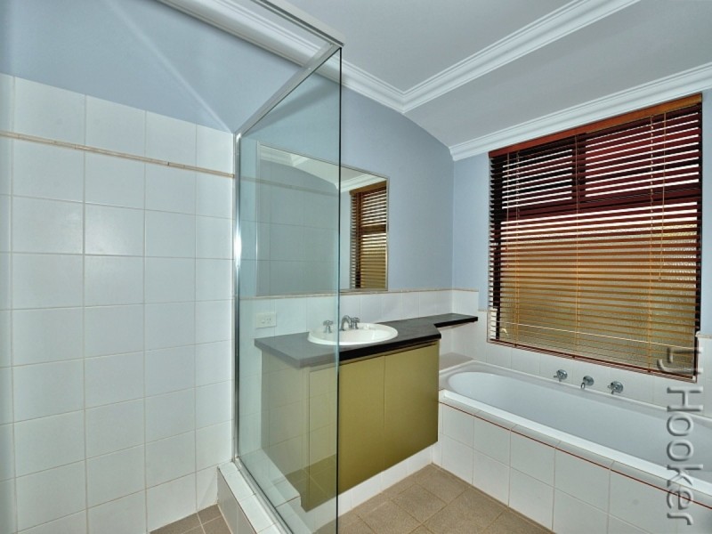 184 Peelwood Parade, Halls Head WA 6210