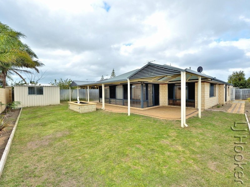 184 Peelwood Parade, Halls Head WA 6210