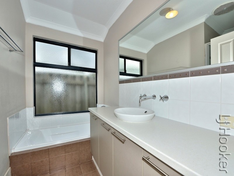 8B Loxton Street, Dudley Park WA 6210