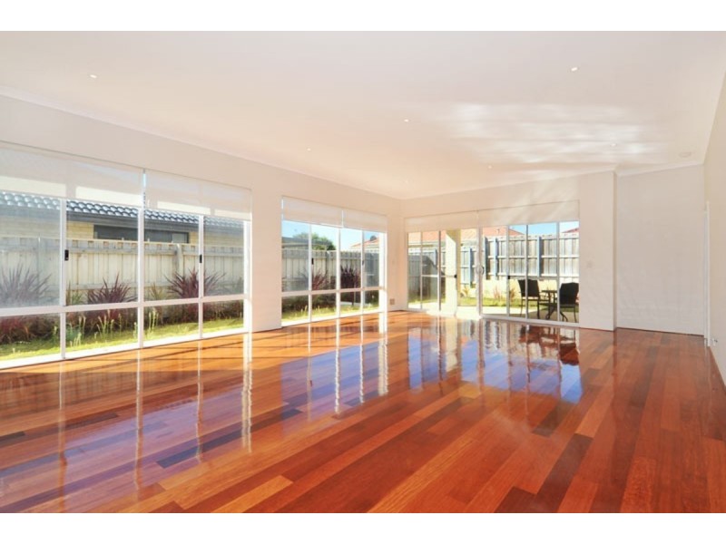 227 Peelwood Parade, Halls Head WA 6210