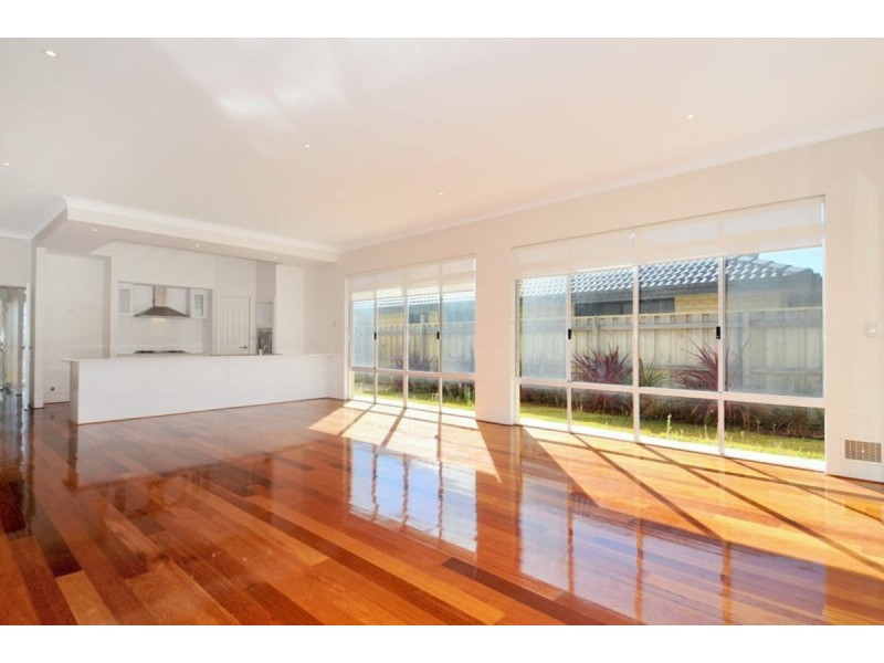 227 Peelwood Parade, Halls Head WA 6210