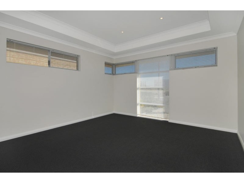 227 Peelwood Parade, Halls Head WA 6210