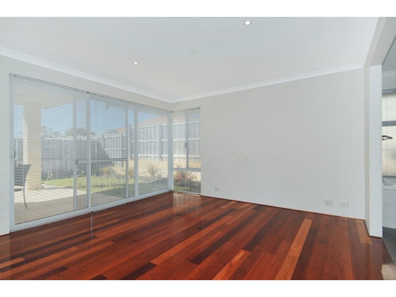 227 Peelwood Parade, Halls Head WA 6210