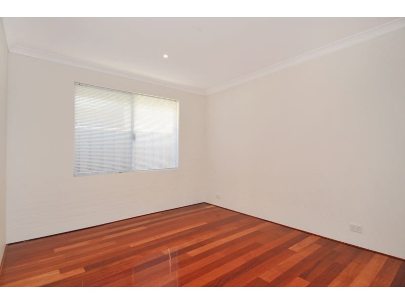 227 Peelwood Parade, Halls Head WA 6210