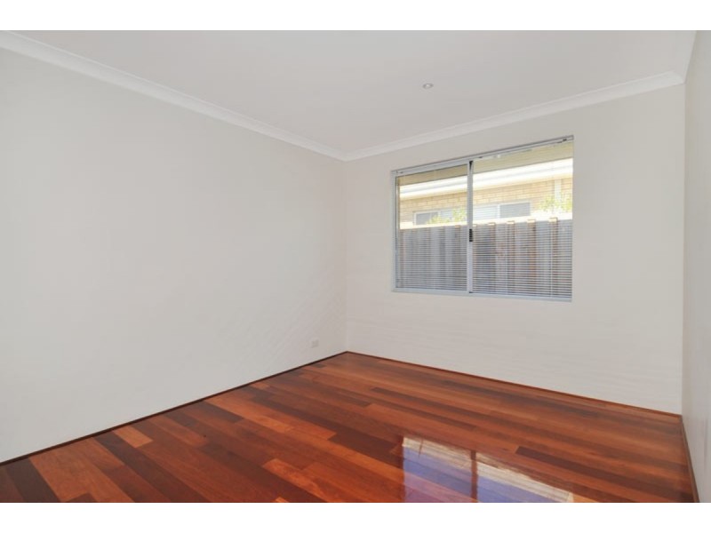 227 Peelwood Parade, Halls Head WA 6210
