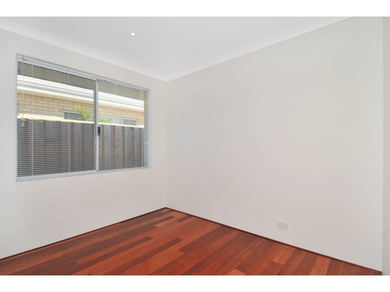 227 Peelwood Parade, Halls Head WA 6210