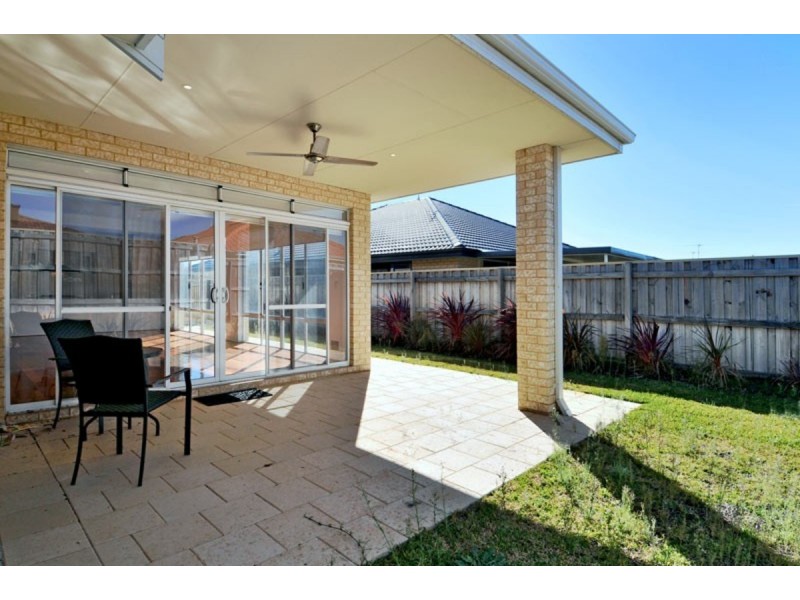 227 Peelwood Parade, Halls Head WA 6210