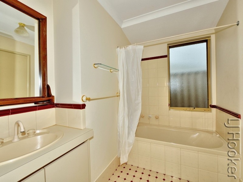 84 Templetonia Promenade, Halls Head WA 6210