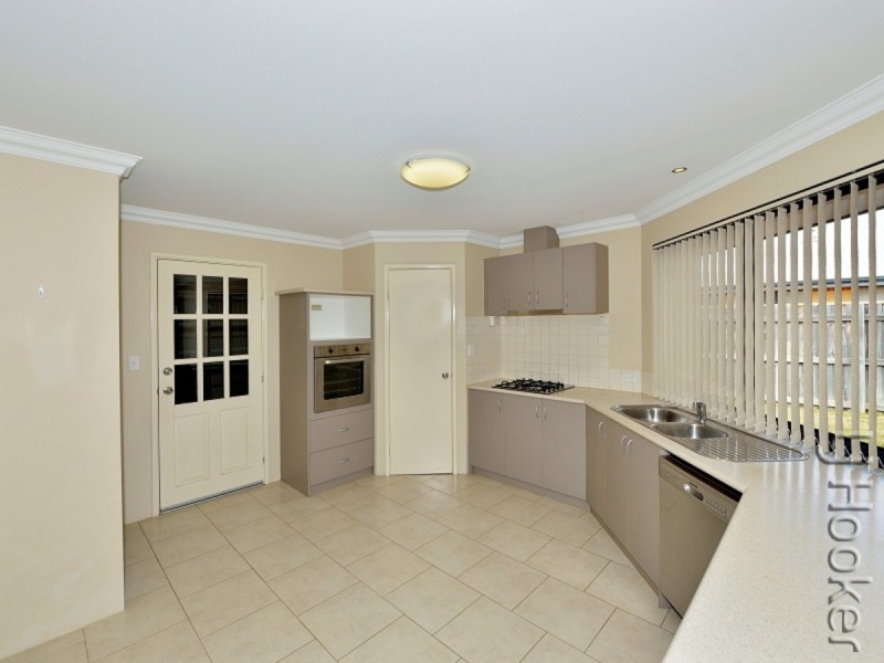 19 Lutea Road, Halls Head WA 6210