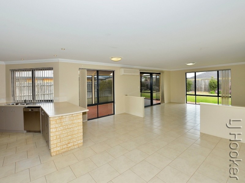 19 Lutea Road, Halls Head WA 6210