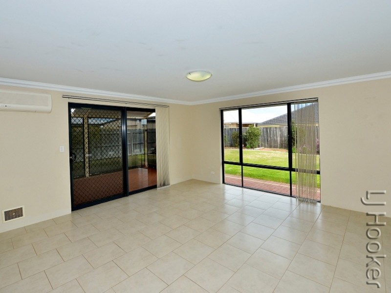 19 Lutea Road, Halls Head WA 6210