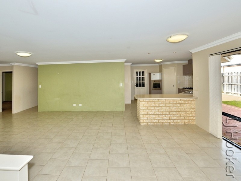 19 Lutea Road, Halls Head WA 6210