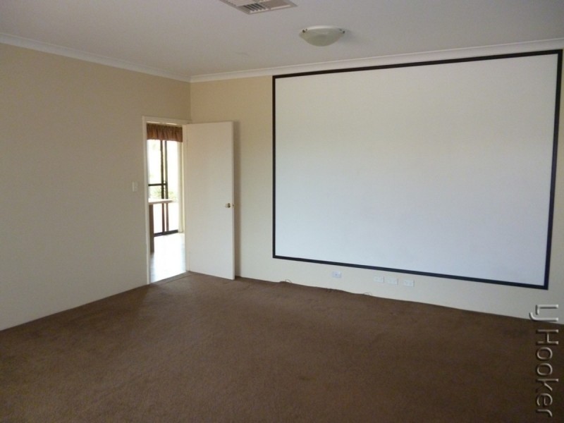 151 Peelwood Parade, Halls Head WA 6210