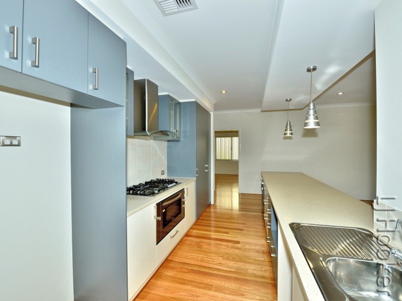 13 Lismore Ridge, Lakelands WA 6180