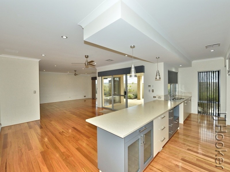 13 Lismore Ridge, Lakelands WA 6180