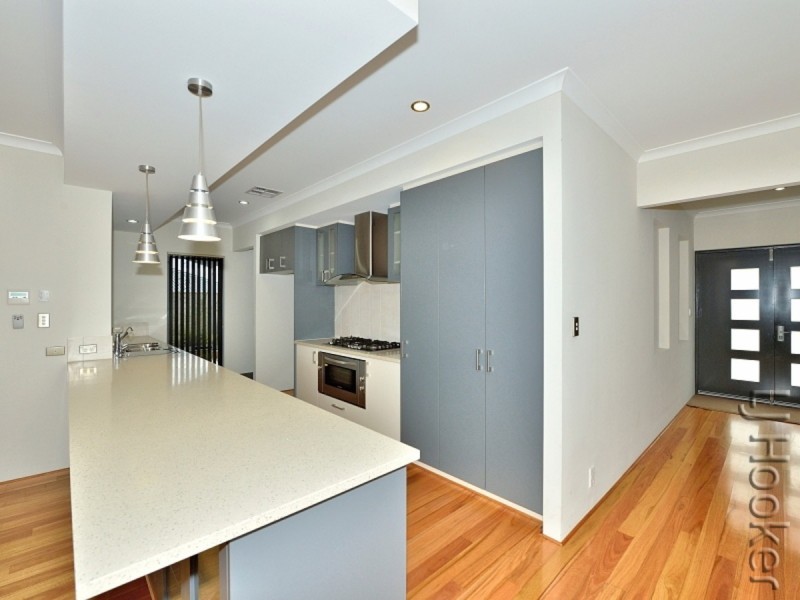 13 Lismore Ridge, Lakelands WA 6180