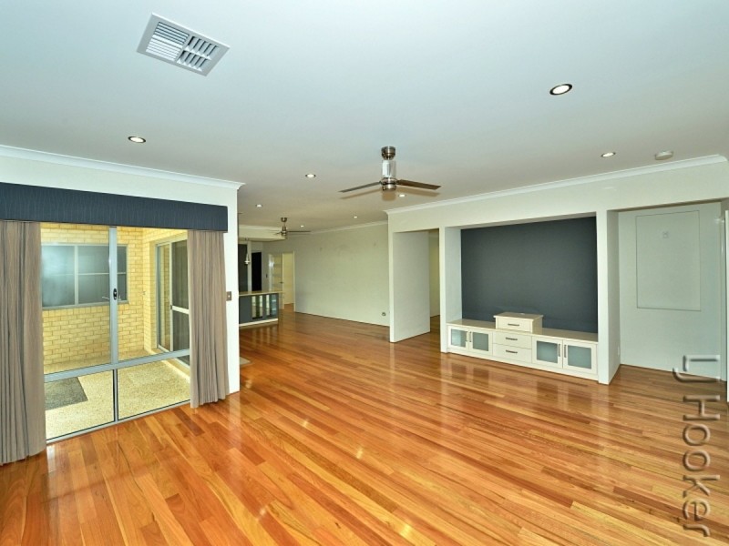 13 Lismore Ridge, Lakelands WA 6180