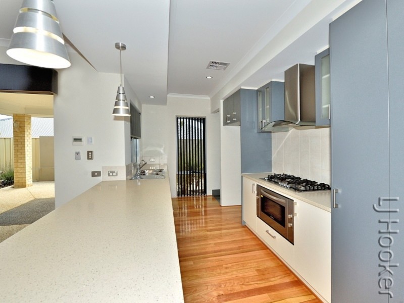 13 Lismore Ridge, Lakelands WA 6180