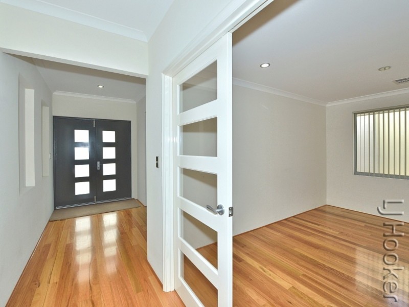 13 Lismore Ridge, Lakelands WA 6180