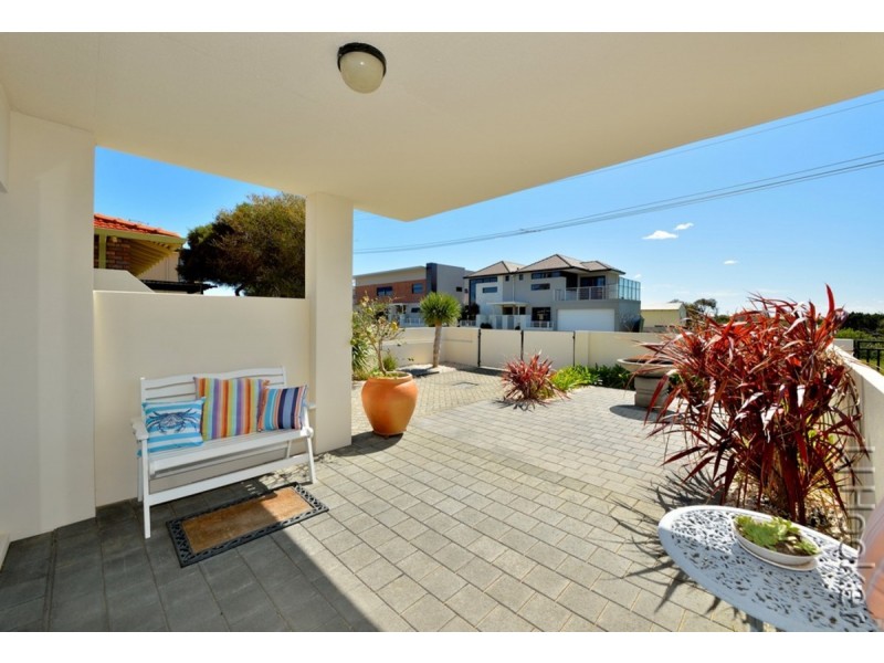 1/23 Oversby Street, Halls Head WA 6210