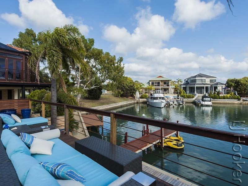 24 Cambria Island Retreat, Halls Head WA 6210