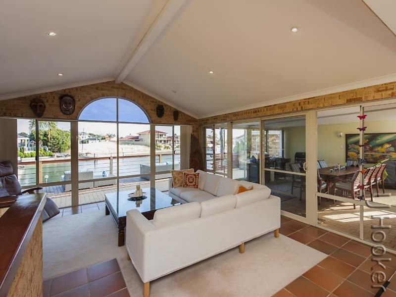 24 Cambria Island Retreat, Halls Head WA 6210