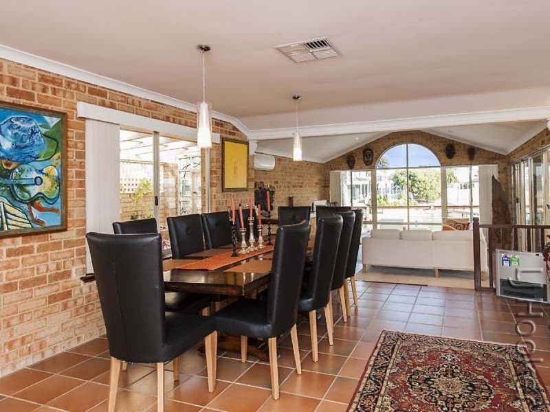 24 Cambria Island Retreat, Halls Head WA 6210