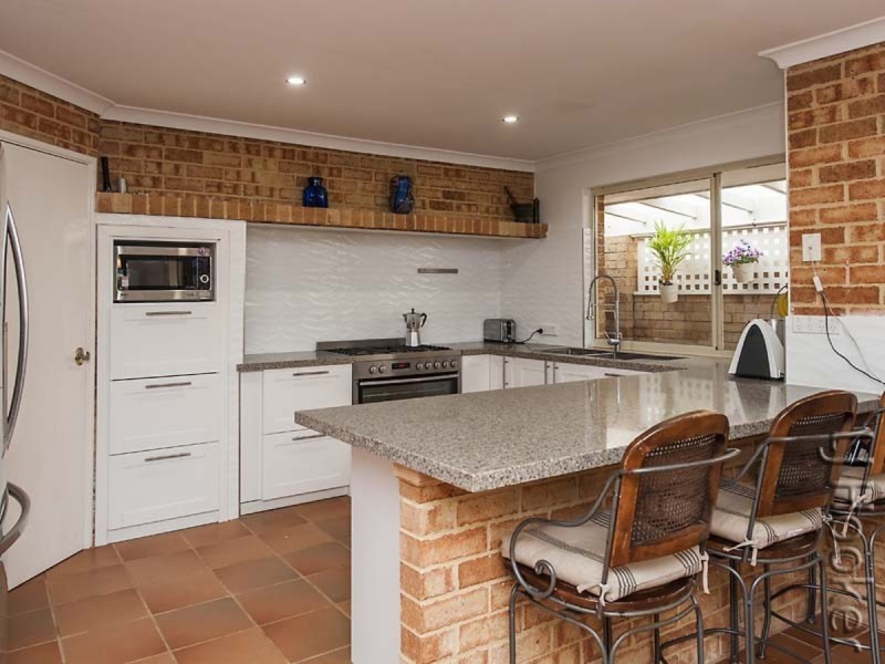 24 Cambria Island Retreat, Halls Head WA 6210