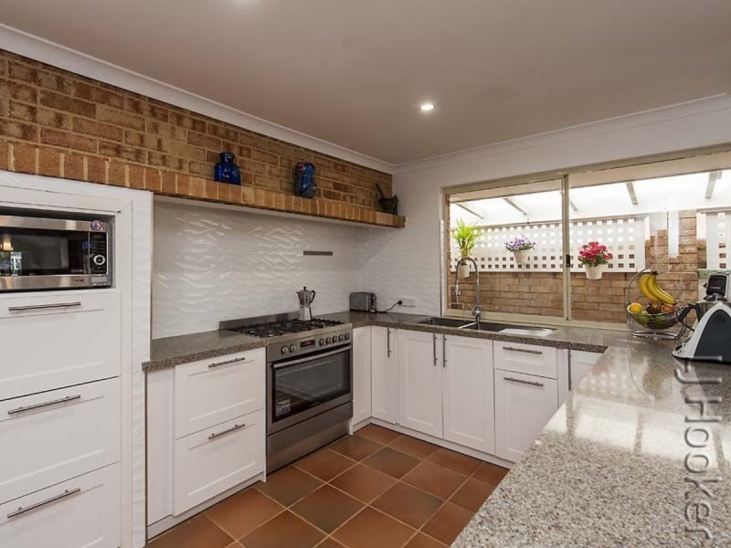 24 Cambria Island Retreat, Halls Head WA 6210