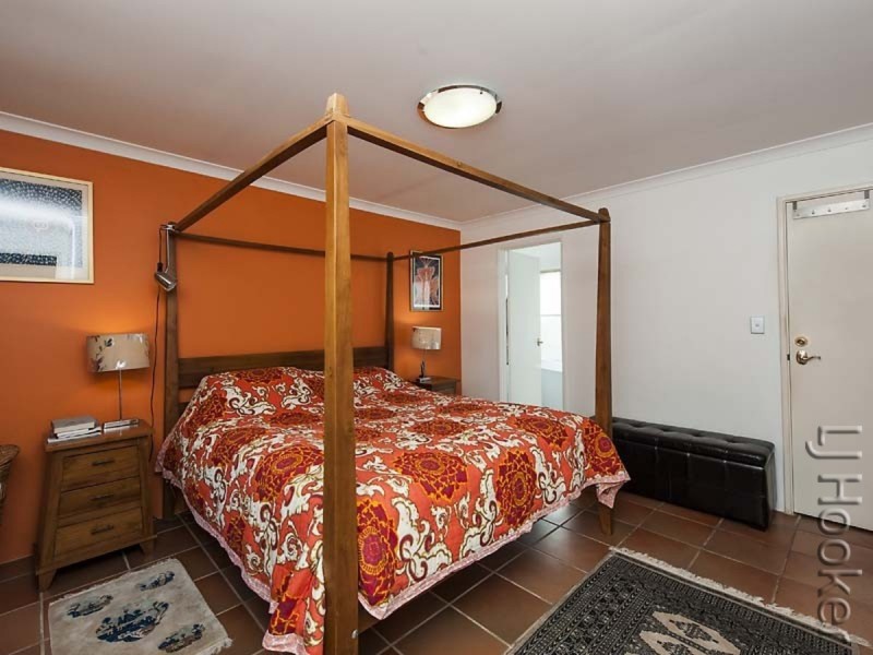 24 Cambria Island Retreat, Halls Head WA 6210