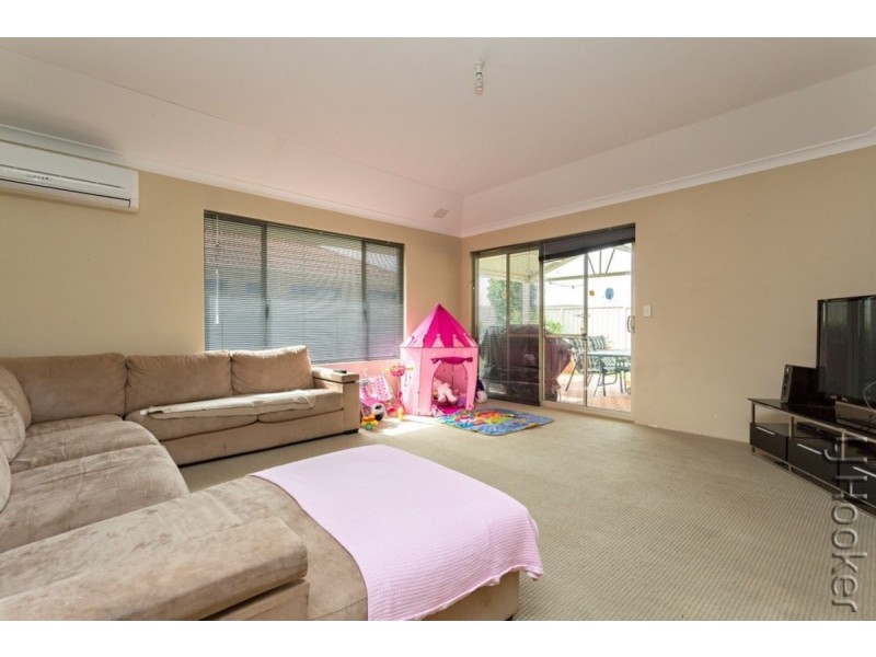 16 Heyerdahl Way, Dudley Park WA 6210