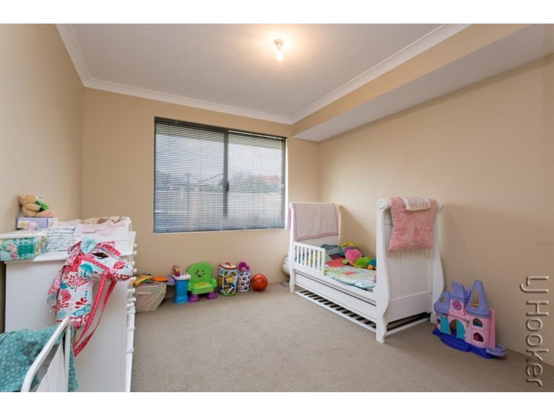 16 Heyerdahl Way, Dudley Park WA 6210