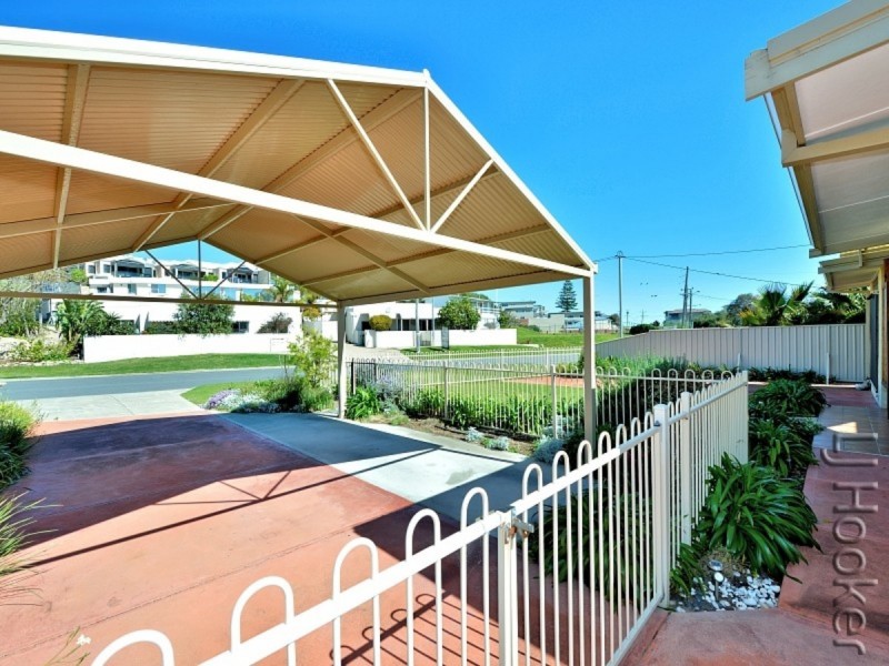 4A Oversby Street, Halls Head WA 6210