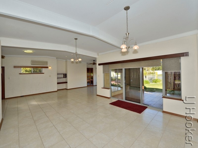 4A Oversby Street, Halls Head WA 6210