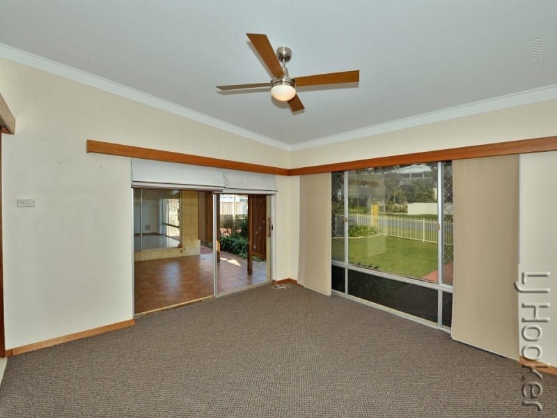 4A Oversby Street, Halls Head WA 6210