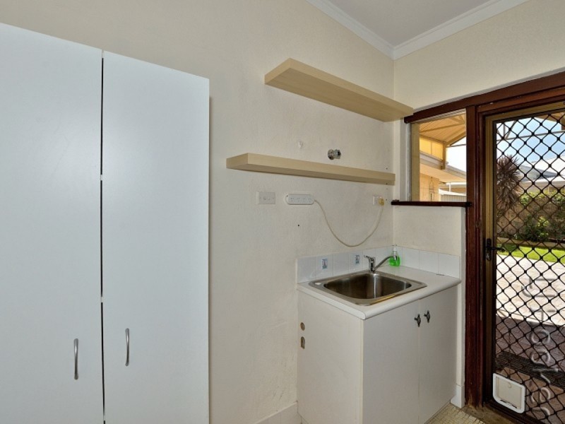 4A Oversby Street, Halls Head WA 6210
