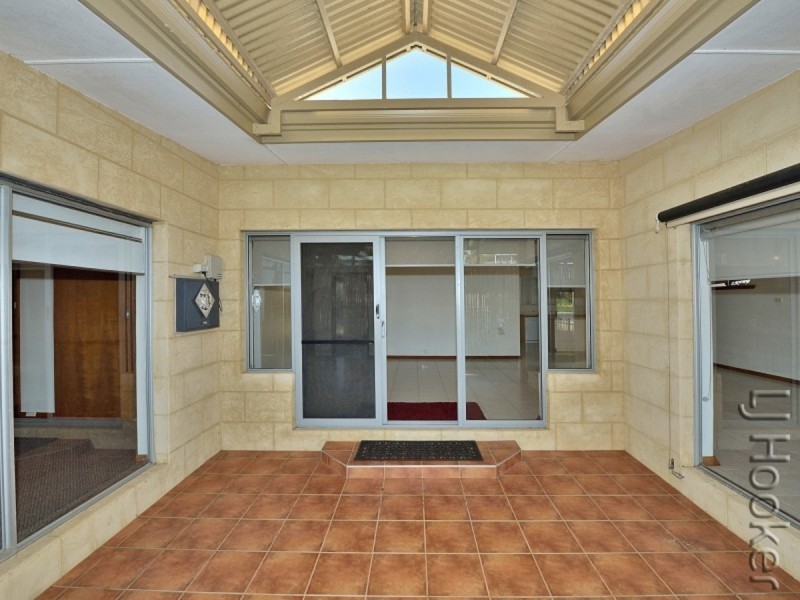 4A Oversby Street, Halls Head WA 6210