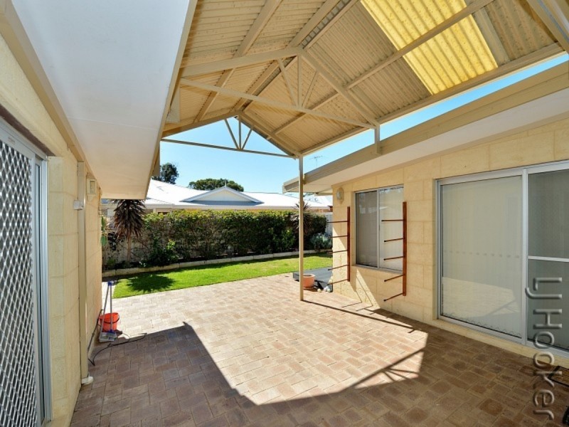 4A Oversby Street, Halls Head WA 6210