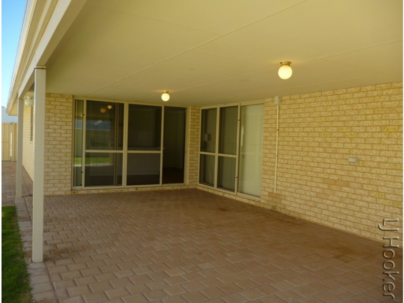 12 Highcliffe Circle, Lakelands WA 6180