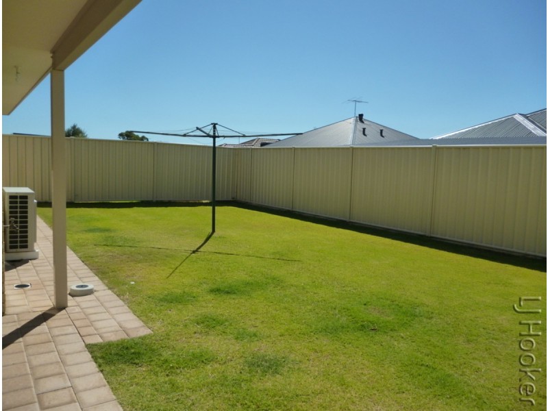 12 Highcliffe Circle, Lakelands WA 6180