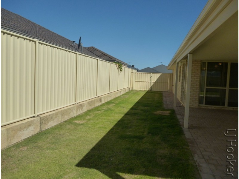 12 Highcliffe Circle, Lakelands WA 6180